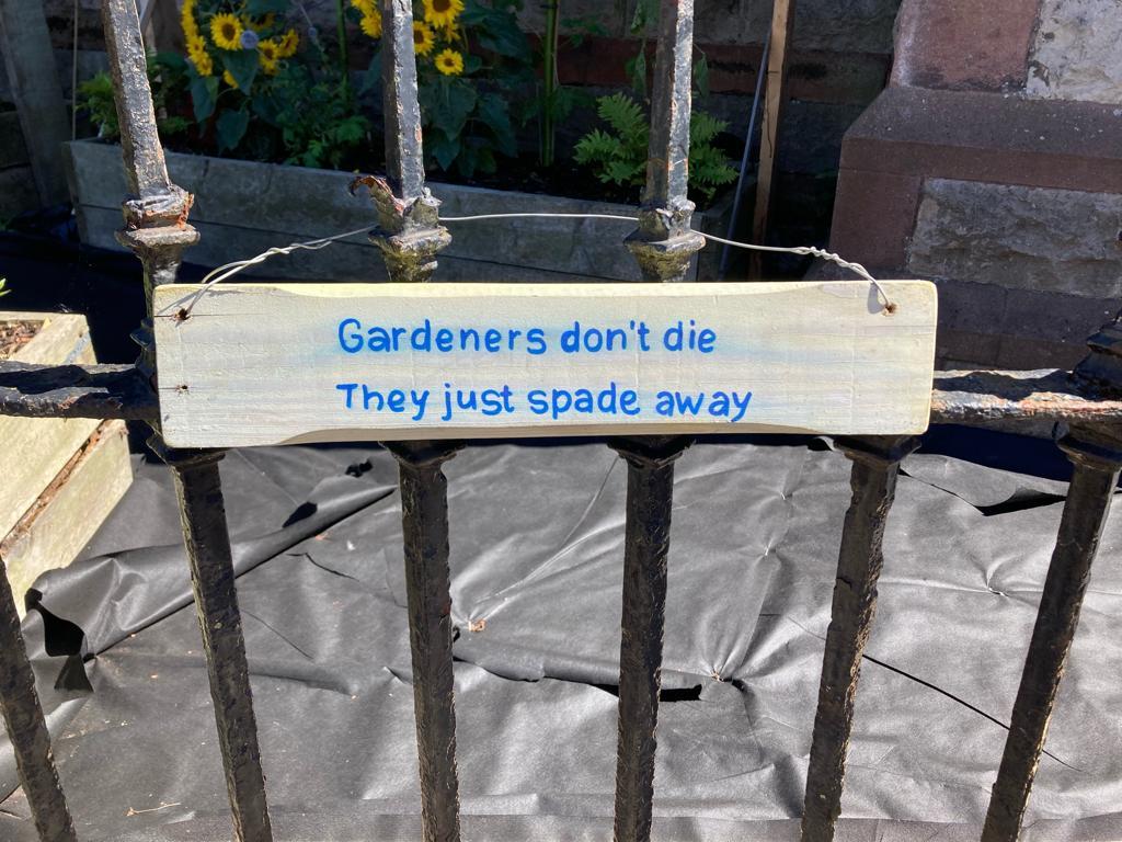 Amusing sign - Gardners don't die They just spade away