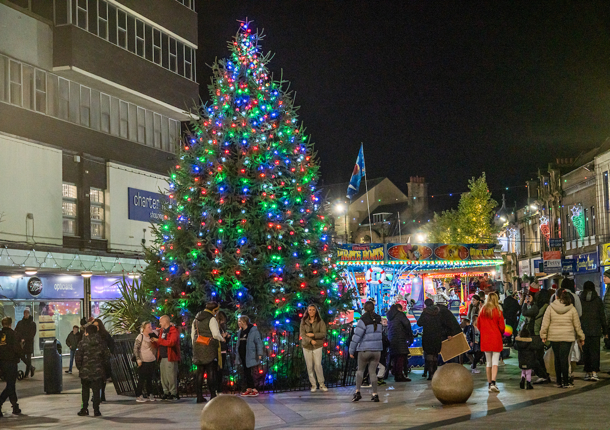 Thousands Enjoy Burnley Christmas Lights Groundwork