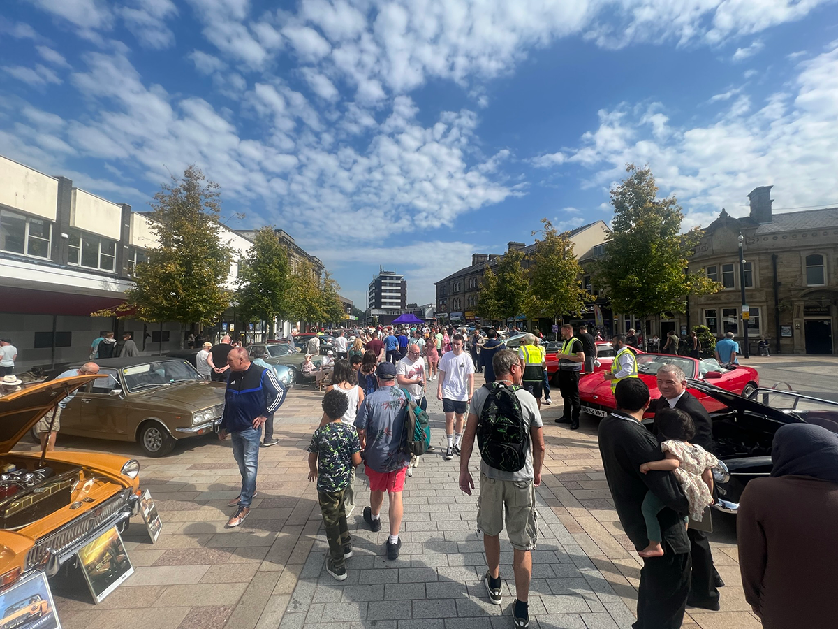 Vintage and Performance Car Show drives visitors into Burnley