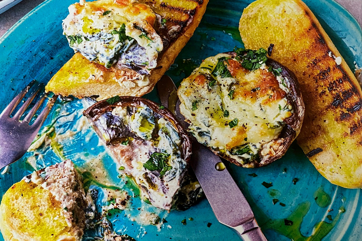 Cheesy spinach stuffed mushrooms on toast