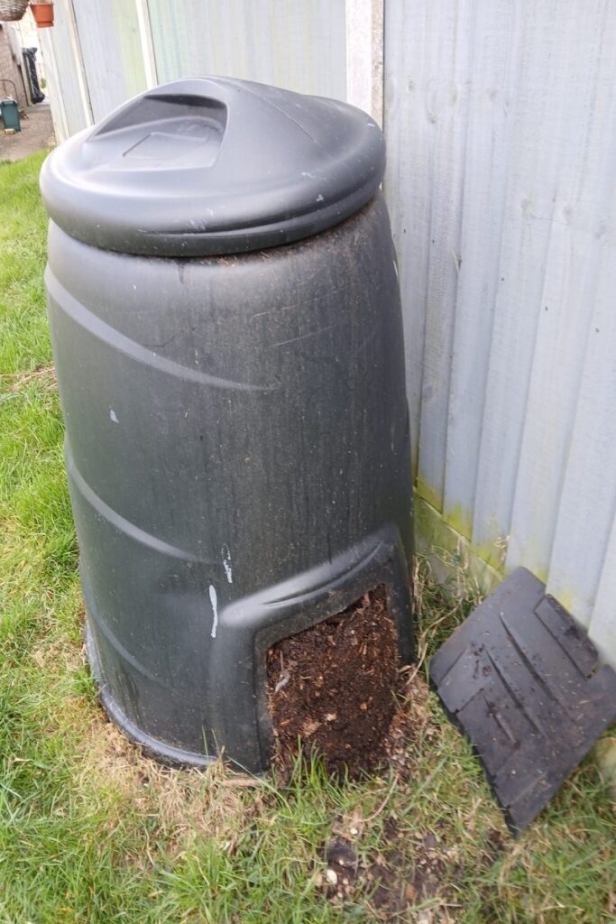 Compost bin