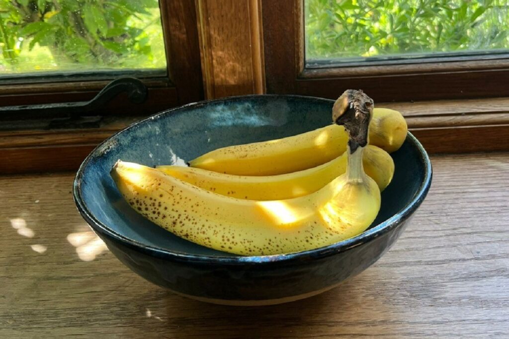 bananas in a bowl