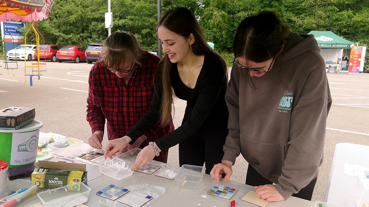 Family tries glass mosaic making.
