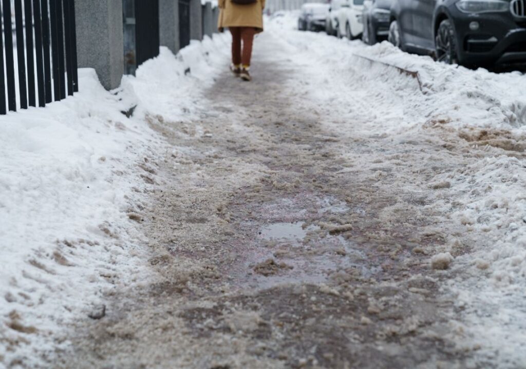 Picture of a snowy pavement