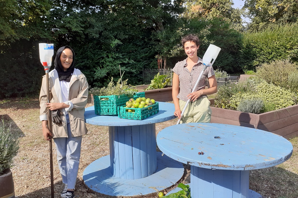 Volunteers working in Memorial Park