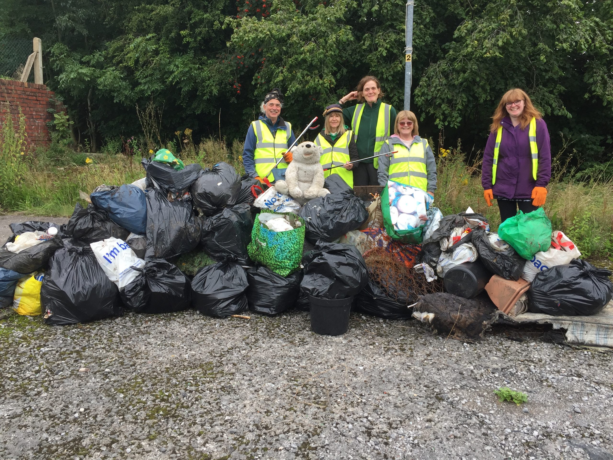 Litter pick in Middle Brook